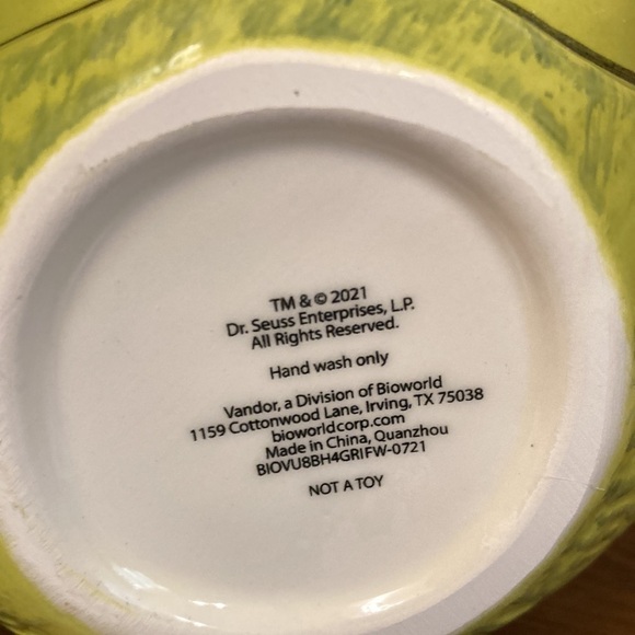 NEW DR. SEUSS GRINCH SCULPTED CERAMIC MUG - Picture 8 of 9